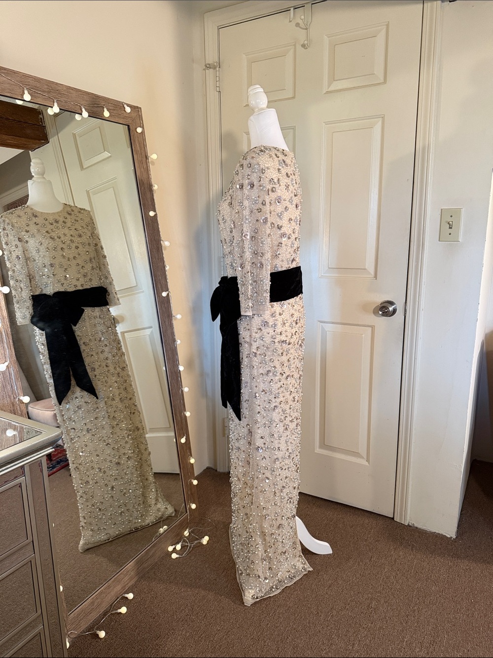 MAC DUGGAL
Ivory Embellished Evening Gown with Velvet Bow - Picture 10 of 17